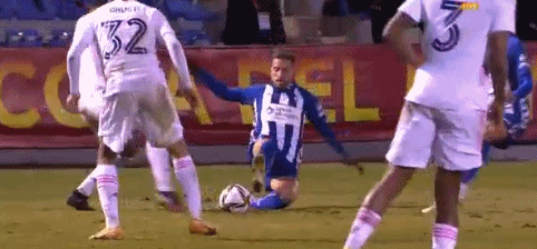 冬奥会：中国短道速滑夺两金