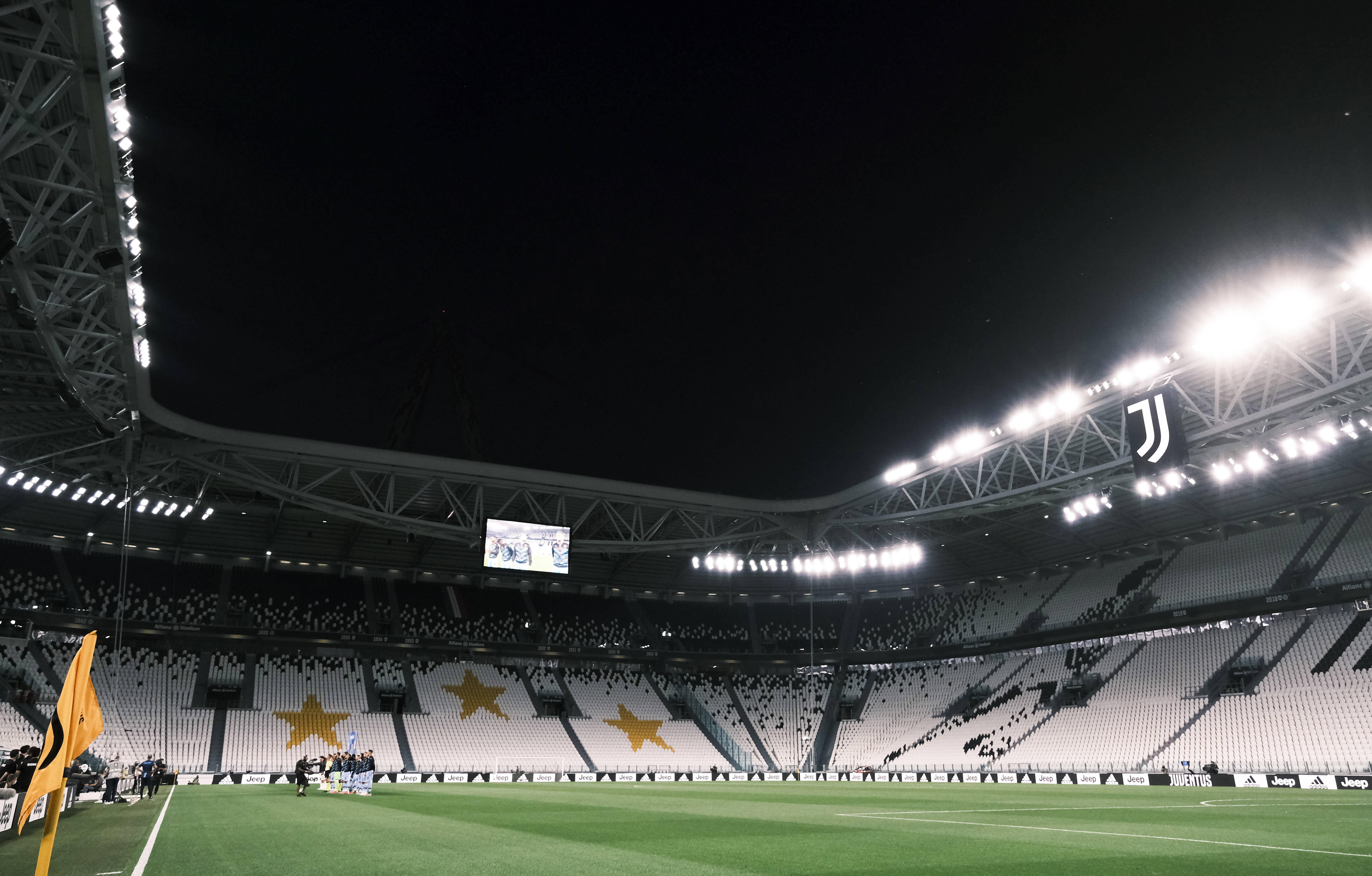 COSPLAY图赏：樱花妹COS《蔚蓝档案》康娜 死库水泳衣难掩肉感身材