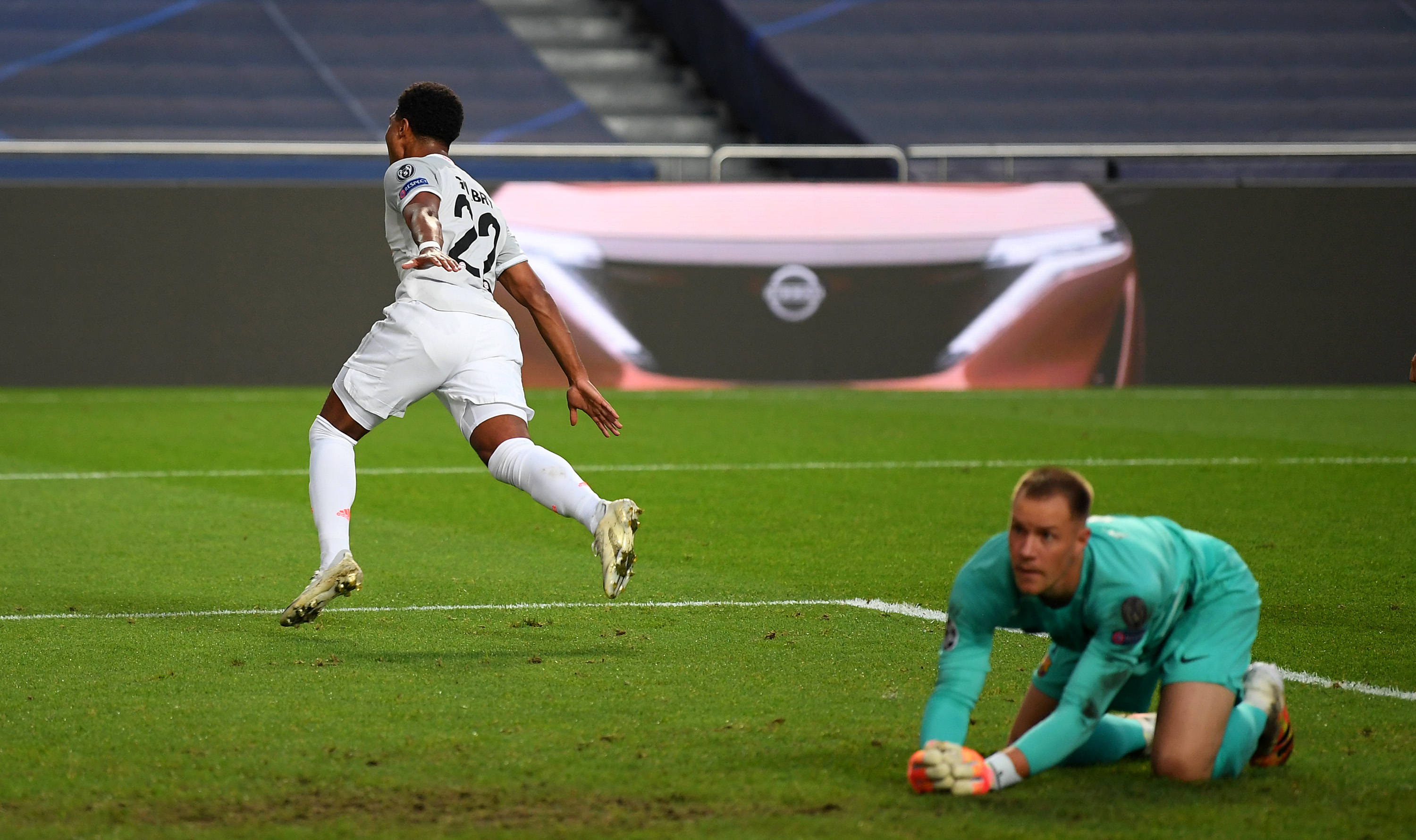 越来越卷的真人互动游戏赛道，《失业了，我获得了亿万游戏财产！》靠什么能杀出重围